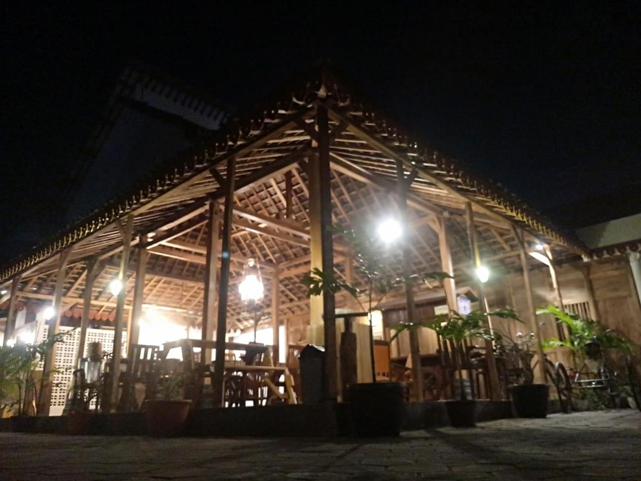 Diaga Grha Hotel Джокякарта Екстериор снимка