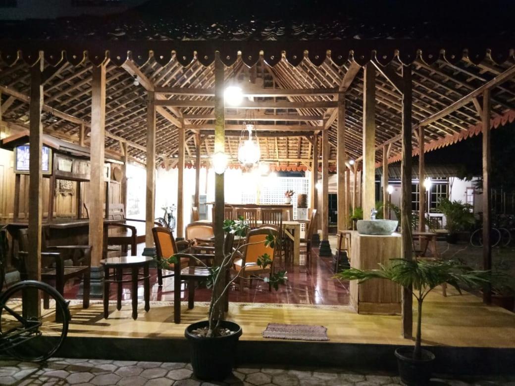 Diaga Grha Hotel Джокякарта Екстериор снимка